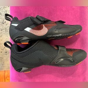 Women’s Nike Spin Shoes, only worn once, size 8.5